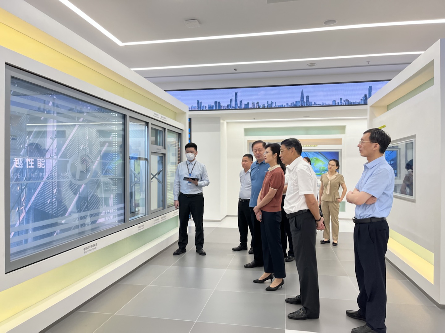 江西省政協(xié)副主席、省工商聯(lián)主席謝茹一行蒞臨方大集團(tuán)考察